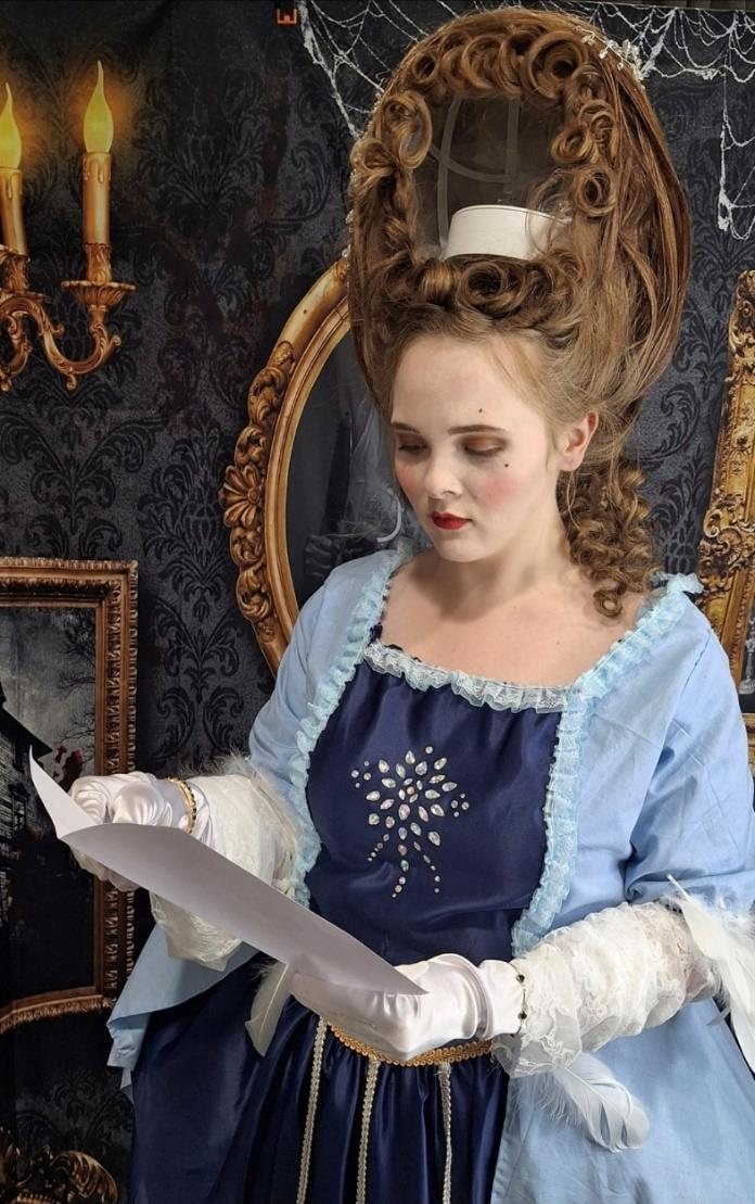 Regency-era look inspired by Queen Charlotte